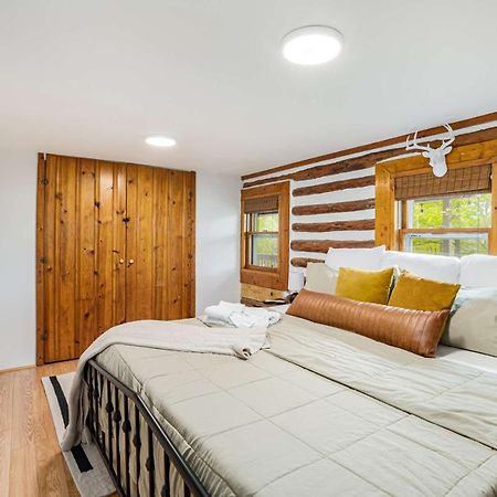 Modernized Log Cabin W Hot Tub Fire Pit & Views Berkeley Springs Luaran gambar
