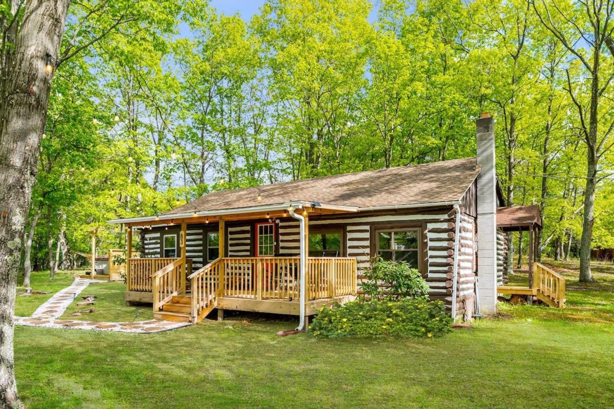 Modernized Log Cabin W Hot Tub Fire Pit & Views Berkeley Springs Luaran gambar