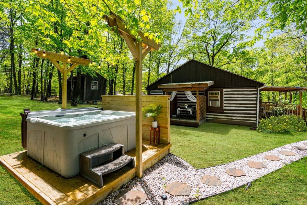 Modernized Log Cabin W Hot Tub Fire Pit & Views Berkeley Springs Luaran gambar