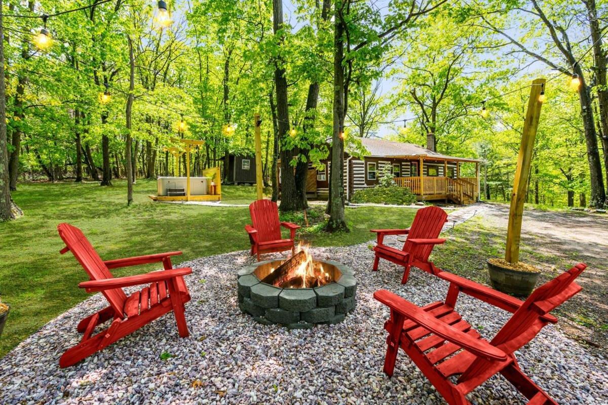 Modernized Log Cabin W Hot Tub Fire Pit & Views Berkeley Springs Luaran gambar