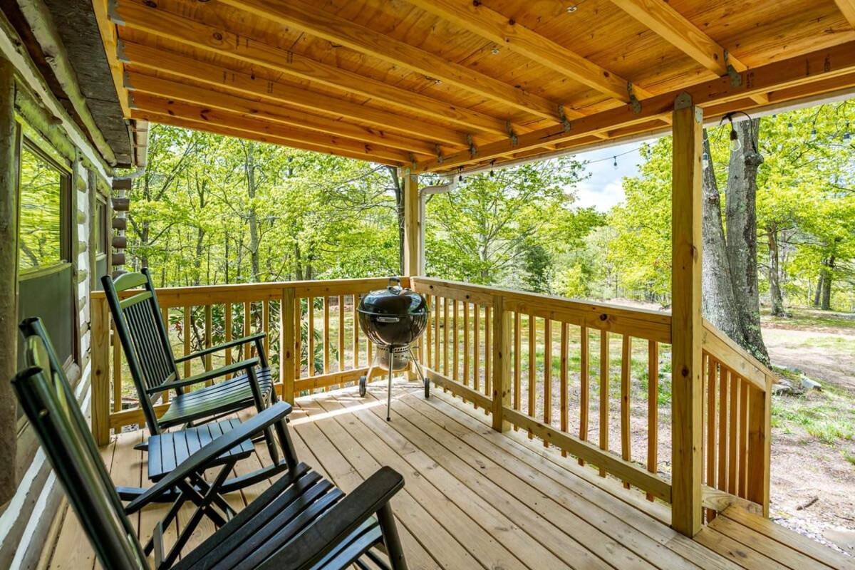 Modernized Log Cabin W Hot Tub Fire Pit & Views Berkeley Springs Luaran gambar