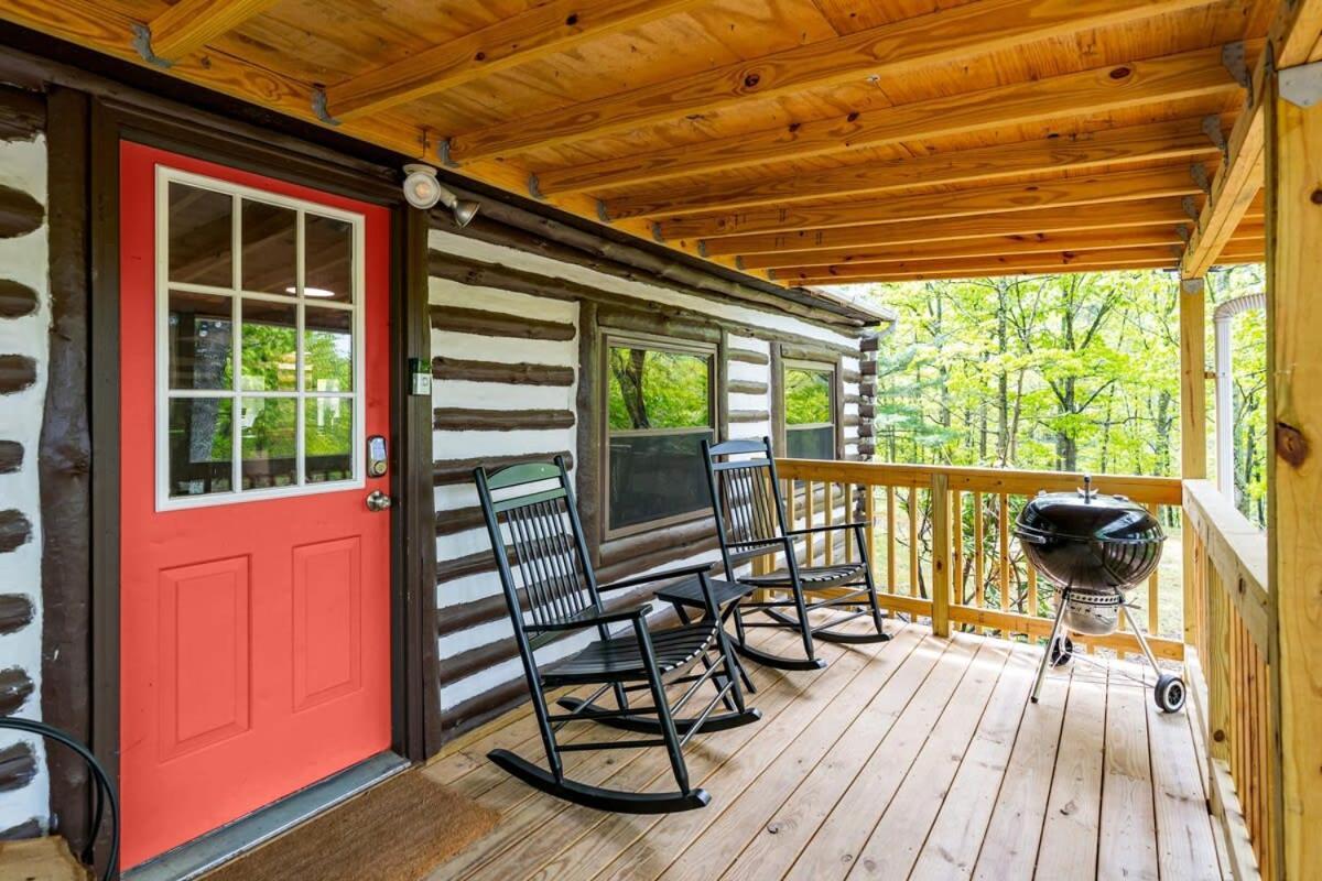 Modernized Log Cabin W Hot Tub Fire Pit & Views Berkeley Springs Luaran gambar