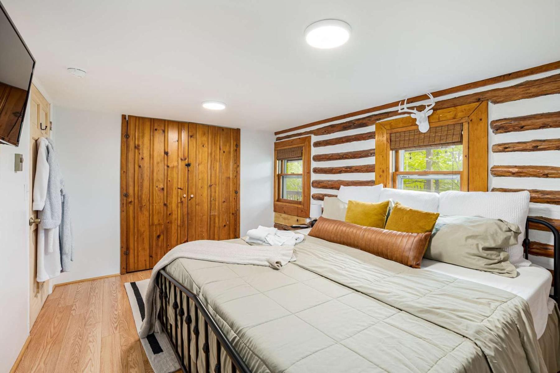 Modernized Log Cabin W Hot Tub Fire Pit & Views Berkeley Springs Luaran gambar