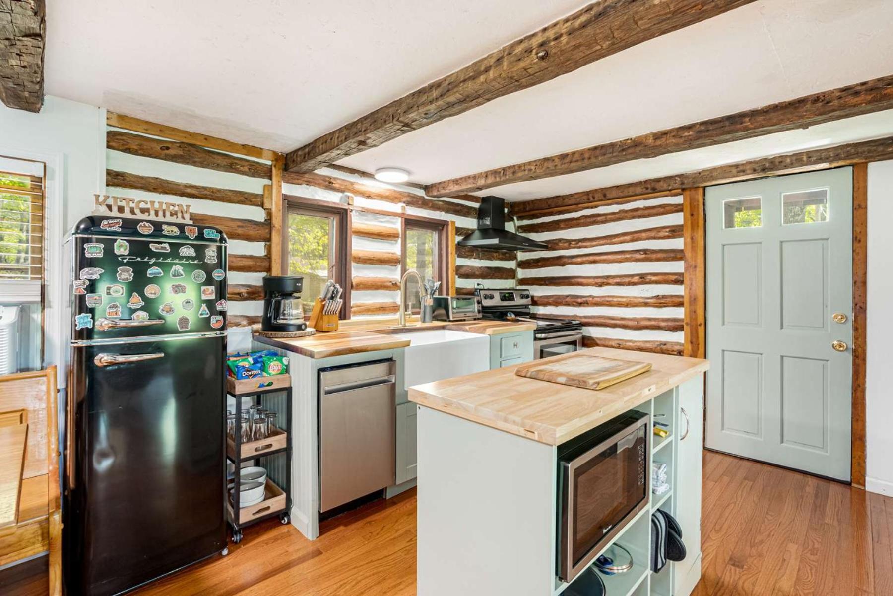 Modernized Log Cabin W Hot Tub Fire Pit & Views Berkeley Springs Luaran gambar