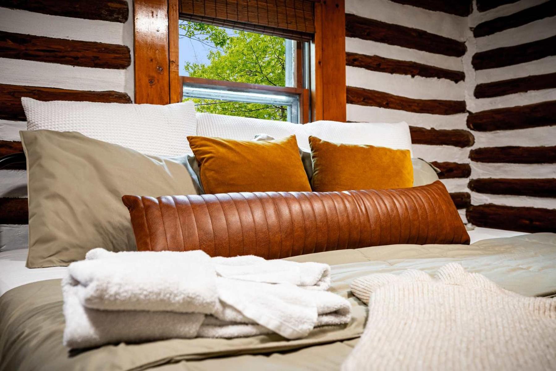 Modernized Log Cabin W Hot Tub Fire Pit & Views Berkeley Springs Luaran gambar