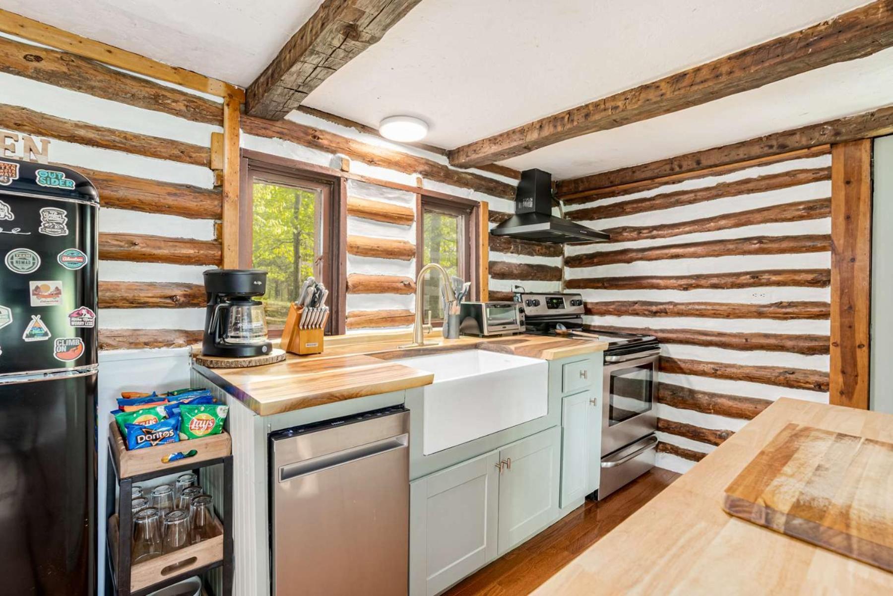 Modernized Log Cabin W Hot Tub Fire Pit & Views Berkeley Springs Luaran gambar